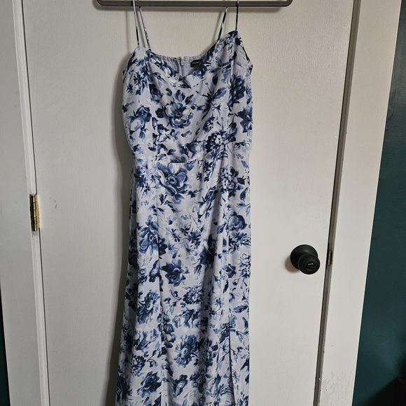 Floral Blue and White Dress - Picture 2 of 4